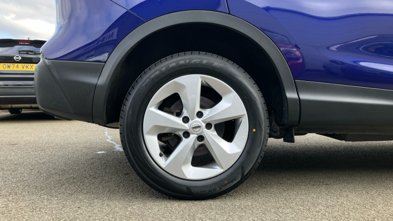 Nissan Qashqai 1.3 DiG-T Acenta Premium 5dr Petrol Hatchback